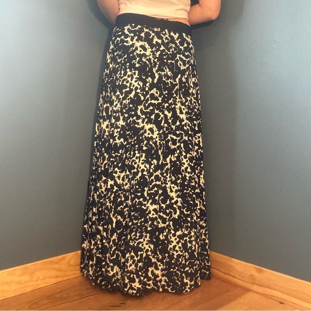Sfizio Made in Italy Black & White Floor Length Print Maxi Skirt size 8/L - Picture 11 of 16